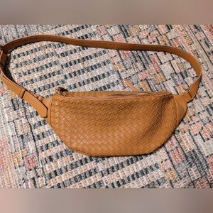 Urban Expressions woven crossbody bag